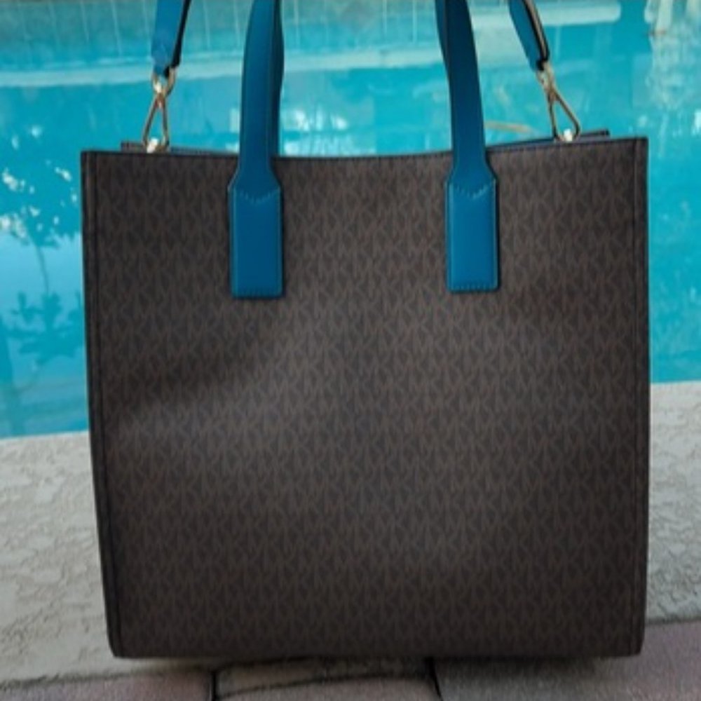 Michael Kors Kenly Large Tote - Picture 4 of 15